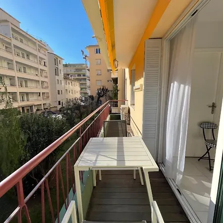 Renovated Centre Banane Balcon * كان