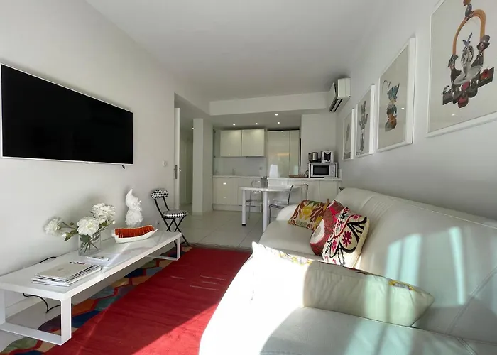 Renovated Centre Banane Balcon Cannes