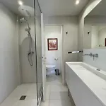 Renovated Centre Banane Balcon Apartment *